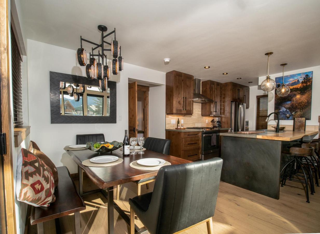 Chic Retreat Indoor Outdoor Fireplace, Private Jacuzzi, Great Location! Estes Park Zewnętrze zdjęcie
