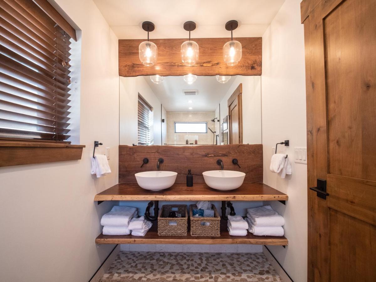 Chic Retreat Indoor Outdoor Fireplace, Private Jacuzzi, Great Location! Estes Park Zewnętrze zdjęcie