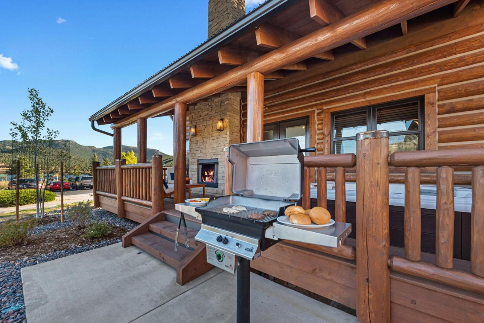 Chic Retreat Indoor Outdoor Fireplace, Private Jacuzzi, Great Location! Estes Park Pokój zdjęcie